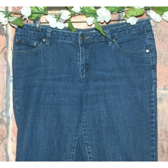 Liz Claiborne Ladies Blue Jeans Cropped Capri Size 10 Stretch 5 Pockets Mid Rise - Picture 2 of 7